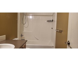 Full bathroom - 2242 Black Hawk Drive, Sparwood, BC V0B2G2 Photo 5