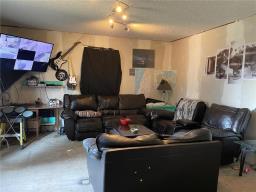 Living room/Dining room - 418 Hossack Avenue, Killarney, MB R0K1G0 Photo 5