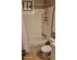2pc Bathroom - I 4208 Castle Road, Regina, SK S4S4W1 Photo 4