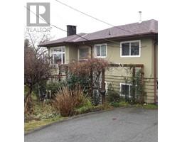 109 St Davids Avenue, North Vancouver, BC V7L3N8 Photo 2
