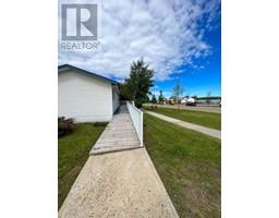 5302 5304 5306 50th Avenue, Valleyview, AB T0H3N0 Photo 2