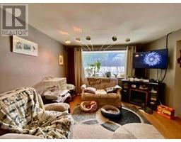 Living room - 1275 Gaggin Road, Clearwater, BC V0E1N2 Photo 3