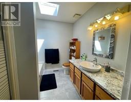 Full ensuite bathroom - 1 17017 Snow Avenue, Summerland, BC V0H1Z6 Photo 7