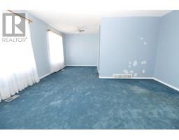 Primary Bedroom - 11 Grayling Crescent, Mackenzie, BC V0J2C0 Photo 4