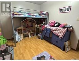Bedroom - 167 Montgomery Crescent, Weyburn, SK S4H2X6 Photo 7