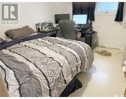 Family room - 401 4th Avenue W, Assiniboia, SK S0H0B0 Photo 6
