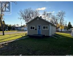 Enclosed porch - 819 Pheasant Street, Grenfell, SK S0G2B0 Photo 5
