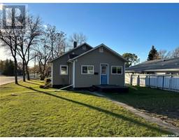 Enclosed porch - 819 Pheasant Street, Grenfell, SK S0G2B0 Photo 6