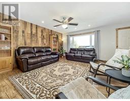 Living room - 735 Blairmore Street, Pincher Creek, AB T0K1W0 Photo 7