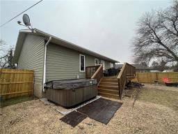 Eat in kitchen - 218 9th Avenue Sw, Dauphin, MB R7N1Y4 Photo 5