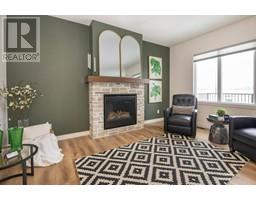 Living room - 140 Emerald Drive, Red Deer, AB T4P3G7 Photo 4
