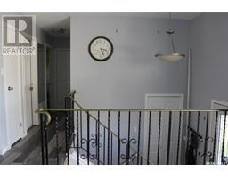 Enclosed porch - 530 7th Avenue W, Shaunavon, SK S0N2M0 Photo 7