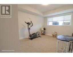 Primary Bedroom - 993 Antler Drive Unit 102, Penticton, BC V2A0C8 Photo 6