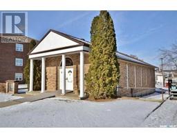 262 Athabasca Street E, Moose Jaw, SK S6H0L5 Photo 3