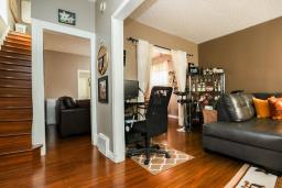 Living room - 339 Victor Street, Winnipeg, MB R3G1P7 Photo 5