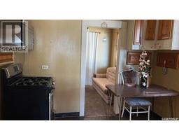 Kitchen/Dining room - 330 Railway Avenue, Sturgis, SK S0A4A0 Photo 2
