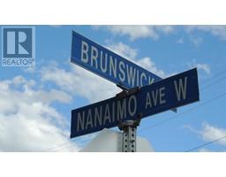303 Nanaimo Avenue, Penticton, BC V2A1N8 Photo 4