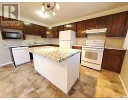 4pc Bathroom - 427 7th Avenue Nw, Swift Current, SK S9H0Z4 Photo 5