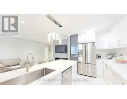 Kitchen - 102 3170 Kirwin Ave, Mississauga, ON L5A3R1 Photo 4