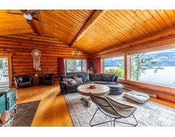 Living room - 857 Riondel Rd, Crawford Bay, BC V0B2B0 Photo 4