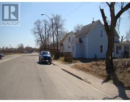 76 80 82 Queen St, Dryden, ON P8N1A4 Photo 6