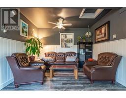 Living room - 1396 West Rd, Quadra Island, BC V0P1H0 Photo 7