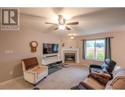 Family room - 536 Red Wing Drive, Penticton, BC V2A8N7 Photo 6