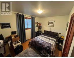 Bedroom 3 - 5347 Elm St, Niagara Falls, ON L2E2V5 Photo 6