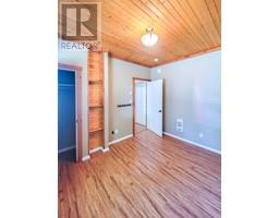 Living room - 5737 Meade Road, Lac La Hache, BC V0K1T0 Photo 6