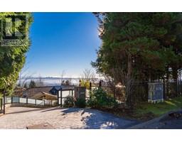 1039 Millstream Road, West Vancouver, BC V7S2C6 Photo 2
