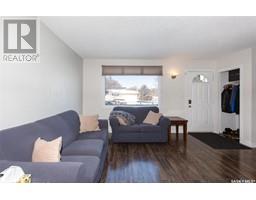 Bedroom - 1241 4th Avenue Nw, Moose Jaw, SK S6H3X6 Photo 5