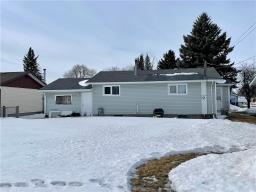 260 Young Street, Carberry, MB R0K0H0 Photo 2