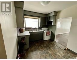 2pc Bathroom - 212 1st Street E, Saskatoon, SK S7H1R9 Photo 6