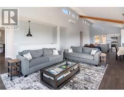 Living room - 9717 Centrestone Drive, Lake Country, BC V4V0A5 Photo 3