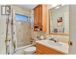 4pc Bathroom - 1412 12 Street, Vernon, BC V1T2S6 Photo 6