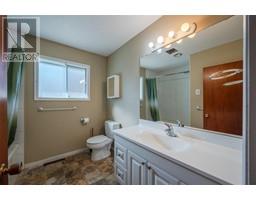 Full bathroom - 8410 97th Street, Osoyoos, BC V0H1V5 Photo 6