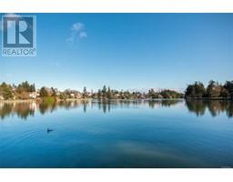 2887 Inlet Ave, Saanich, BC V9A2M6 Photo 6