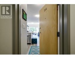 Primary Bedroom - 314 20 Barsby Ave, Nanaimo, BC V9R0K4 Photo 2
