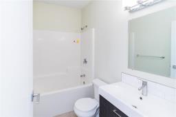 2pc Bathroom - 111 1355 Lee Boulevard, Winnipeg, MB R3T4X3 Photo 7