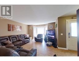2pc Bathroom - 176 Diefenbaker Drive, Fort Mcmurray, AB T9K2J8 Photo 4