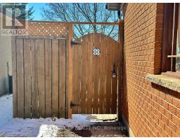 11 Lombardy Crt, Kitchener, ON N2M1W8 Photo 2