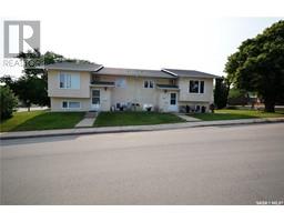 Bedroom - 810 7th Avenue Nw, Moose Jaw, SK S6H4C2 Photo 2