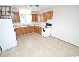 4pc Bathroom - 810 7th Avenue Nw, Moose Jaw, SK S6H4C2 Photo 5