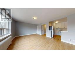 B 4 31 Clearview Heights, Toronto, ON M6M2A2 Photo 6