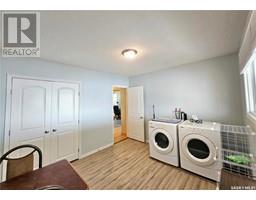 3pc Bathroom - 1660 Bell Street E, Swift Current, SK S9H1S7 Photo 7