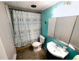 Full bathroom - 8114 Highway 6, Salmo, BC V0G1Z0 Photo 7