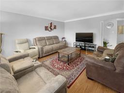 Living room - 907 Fennell Avenue E, Hamilton, ON L8V1W7 Photo 3