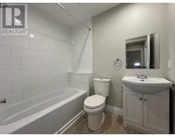 3pc Bathroom - 140 Ontario Street, Sarnia, ON N7T1L1 Photo 4