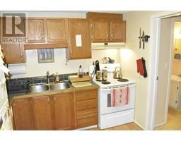 Kitchen - 4 8205 98 Street, Peace River, AB T8S1A1 Photo 3