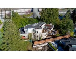 25 Periwinkle Place, West Vancouver, BC V0N2E0 Photo 2